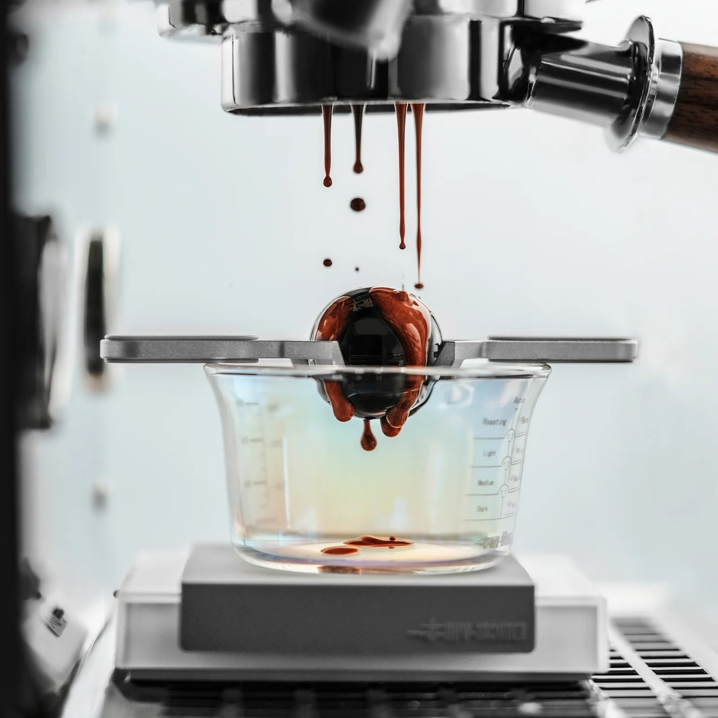 Smooth Espresso Chilling  Ball Stand